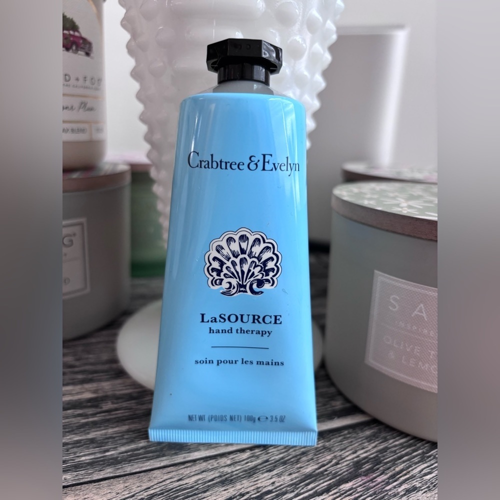 Crabtree & Evelyn La Source Hand Therapy - Light Blue